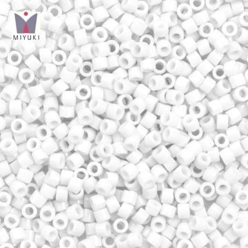 Perles Miyuki Delica (11/0) Opaque Chalk White (2.8 grammes)