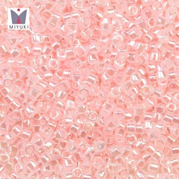 Perles Miyuki Delica (11/0) Lined Crystal Pale Salmon Luster (2.8 grammes)